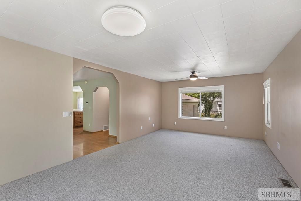 Image 6 of property listing at 326 Arthur Street, American Falls, ID 83211