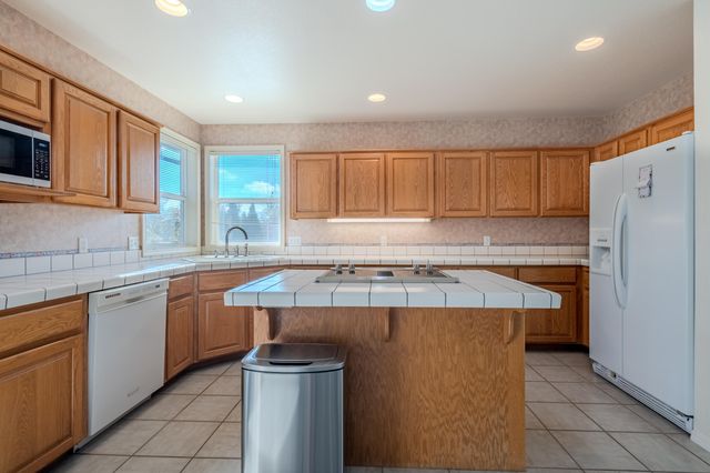 5672 Cherry Lane, Medford, OR 97504