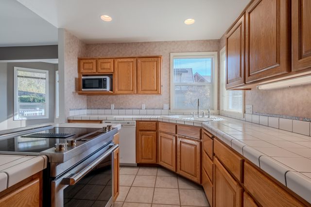 5672 Cherry Lane, Medford, OR 97504