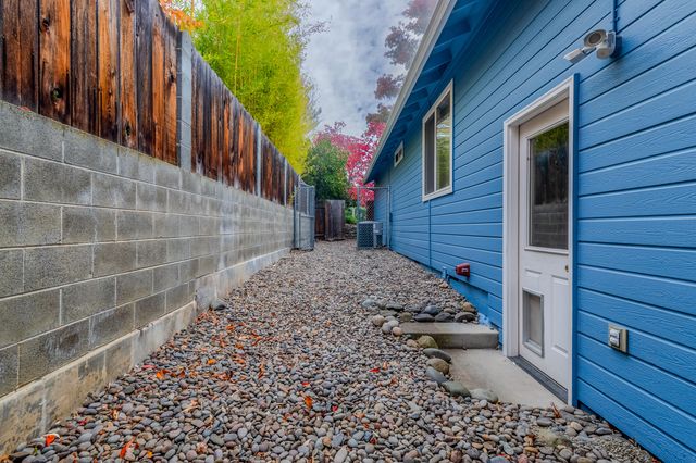 5672 Cherry Lane, Medford, OR 97504