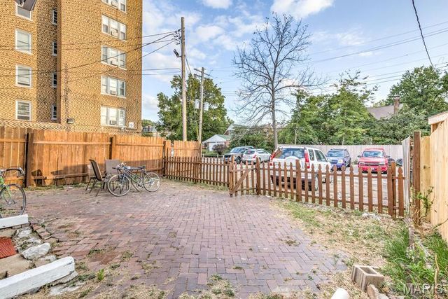 3616 Russell Boulevard, St Louis, MO 63110