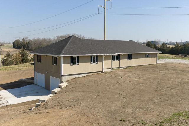 18846 182nd Street, Tonganoxie, KS 66086