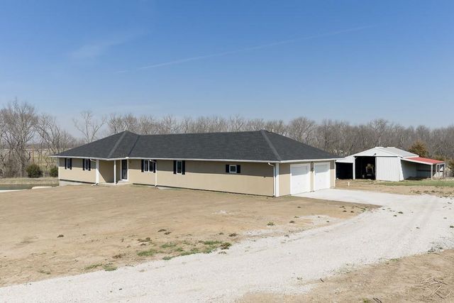 18846 182nd Street, Tonganoxie, KS 66086
