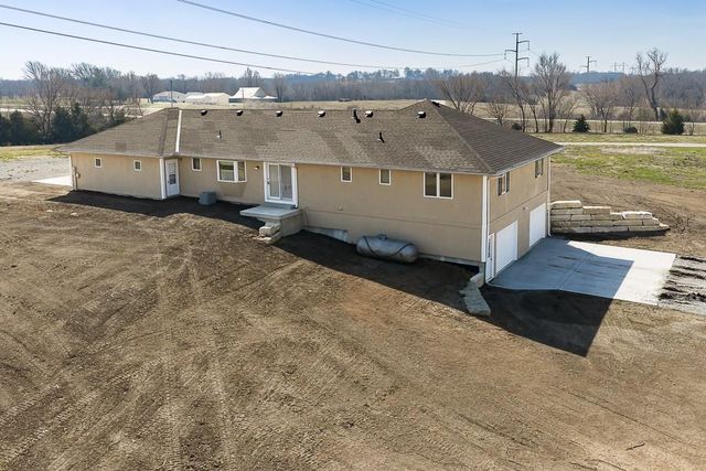 18846 182nd Street, Tonganoxie, KS 66086