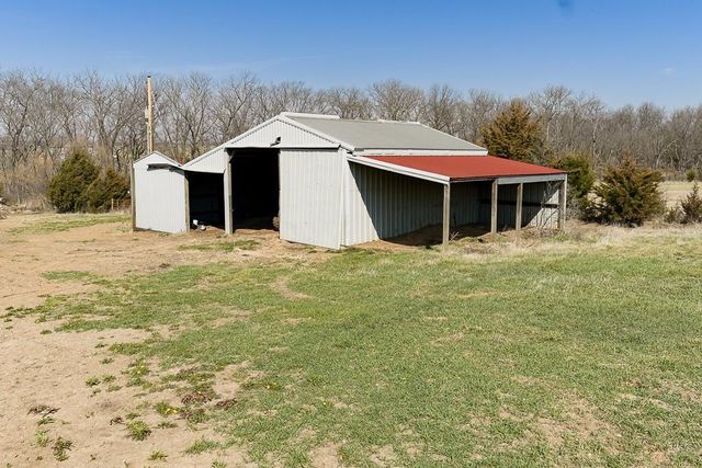 18846 182nd Street, Tonganoxie, KS 66086