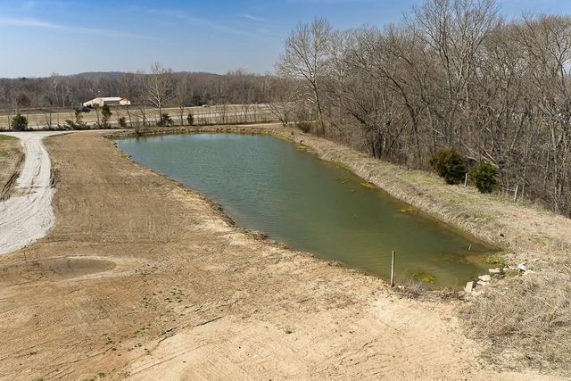 18846 182nd Street, Tonganoxie, KS 66086