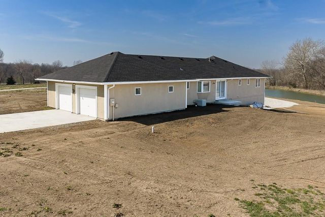 18846 182nd Street, Tonganoxie, KS 66086