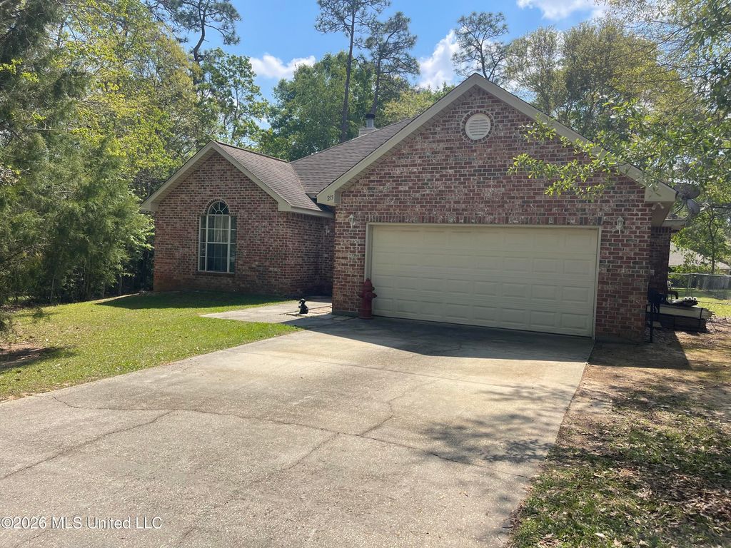 215 Ridgeview Drive, Carriere, MS 39426