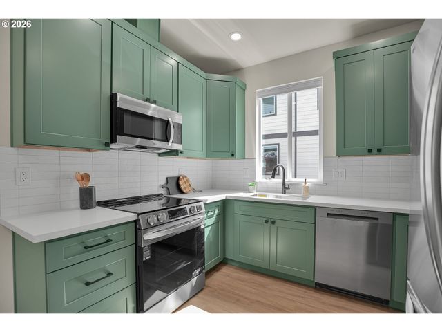 8069 Se Carlton St, Portland, OR 97206