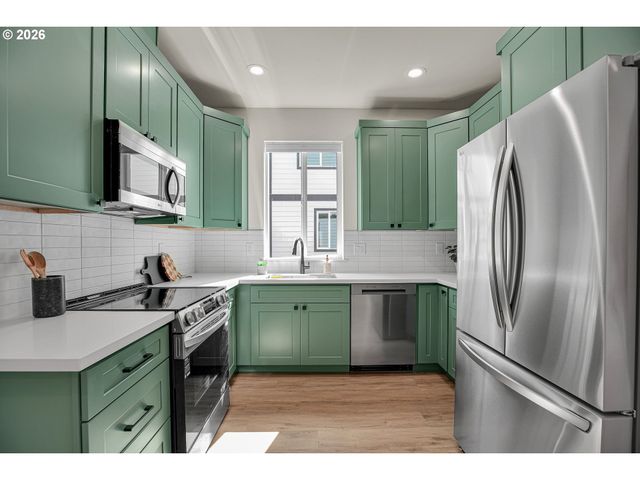 8069 Se Carlton St, Portland, OR 97206