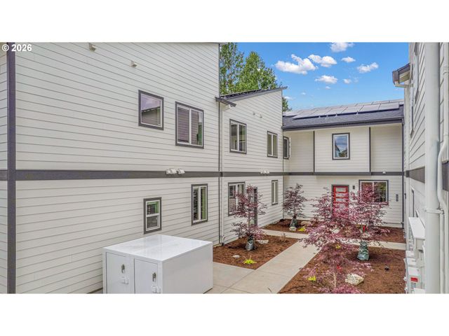 8069 Se Carlton St, Portland, OR 97206