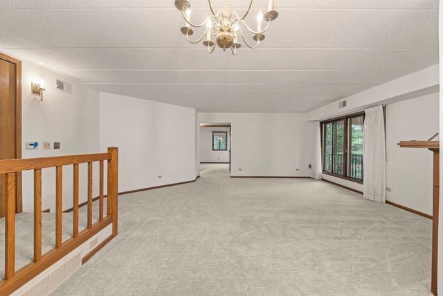 393 Duane Street 203, Glen Ellyn, IL 60137