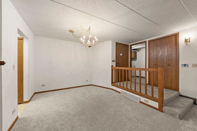 393 Duane Street 203, Glen Ellyn, IL 60137