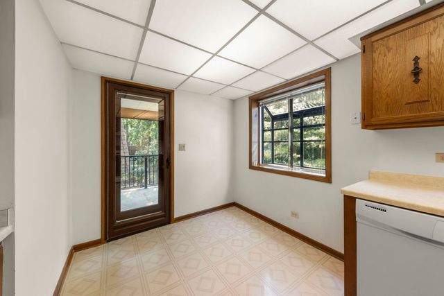 393 Duane Street 203, Glen Ellyn, IL 60137