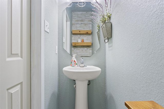 231 Druse LN, Jarrell, TX 76537