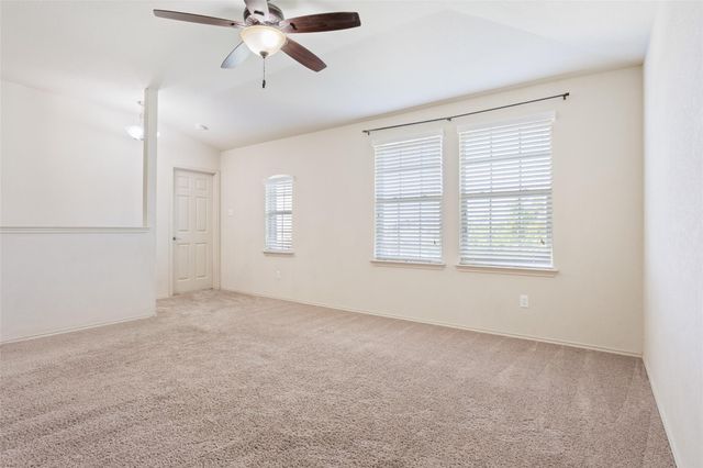 231 Druse LN, Jarrell, TX 76537