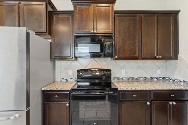 231 Druse LN, Jarrell, TX 76537