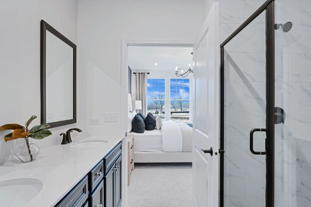 6242 Links Drive 05002, Woodridge, IL 60517