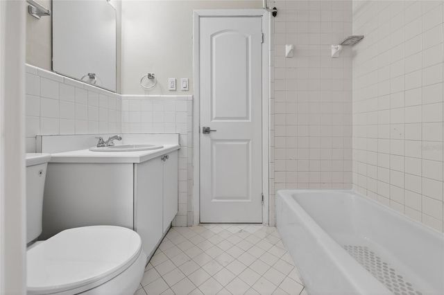 828 WHITE COURT, Daytona Beach, FL 32117