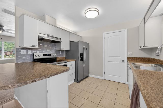 828 WHITE COURT, Daytona Beach, FL 32117