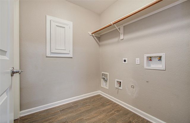 114 Paleos Flint Drive, La Marque, TX 77568