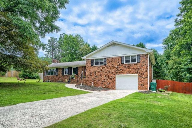 620 Ravenwood Drive, Woodstock, GA 30188