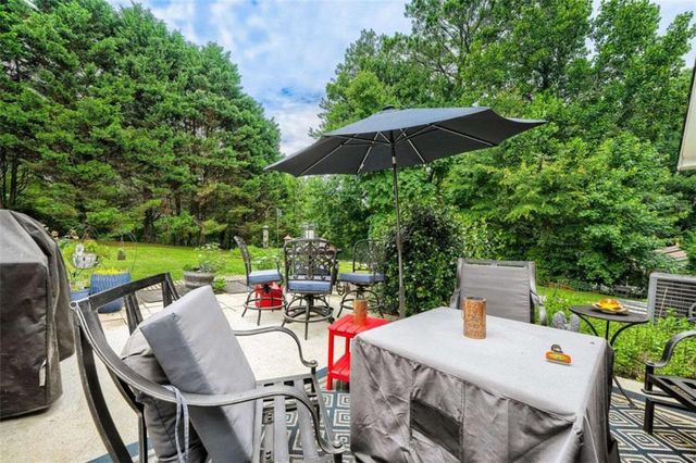 620 Ravenwood Drive, Woodstock, GA 30188