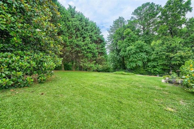 620 Ravenwood Drive, Woodstock, GA 30188