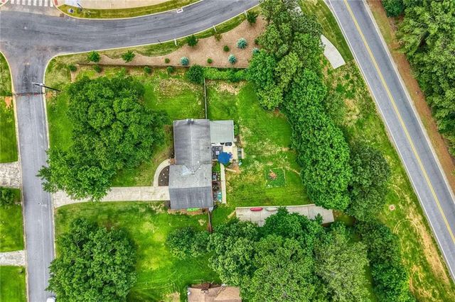 620 Ravenwood Drive, Woodstock, GA 30188