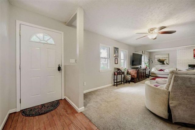 620 Ravenwood Drive, Woodstock, GA 30188