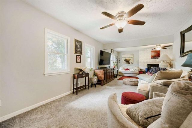 620 Ravenwood Drive, Woodstock, GA 30188