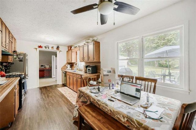 620 Ravenwood Drive, Woodstock, GA 30188