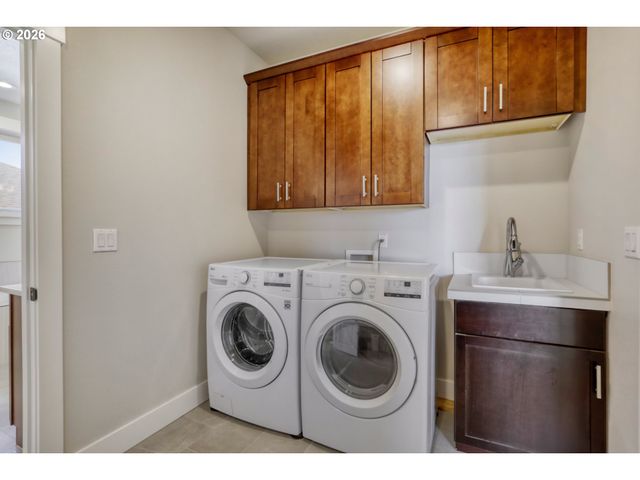 8940 Se SPYGLASS Dr, Happy Valley, OR 97086