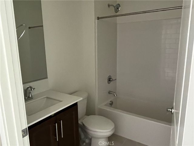 17209 Harpers Ferry, Hesperia, CA 92345