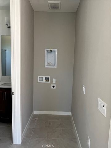 17209 Harpers Ferry, Hesperia, CA 92345