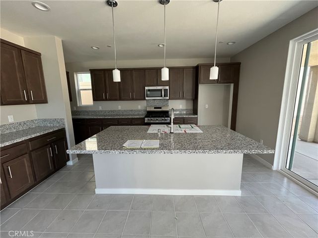 17209 Harpers Ferry, Hesperia, CA 92345