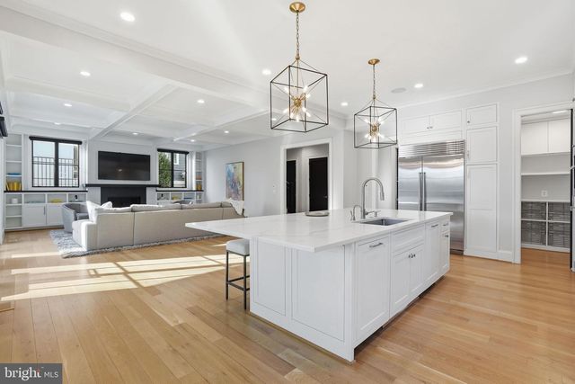 2812 24TH ST N, Arlington, VA 22207