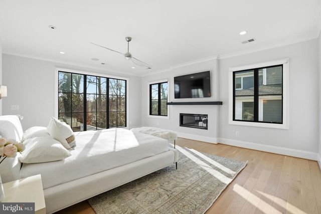 2812 24TH ST N, Arlington, VA 22207