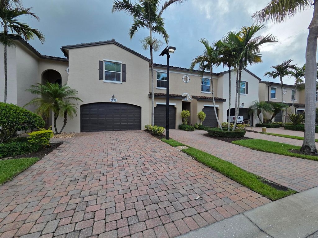 4507 Mediterranean Circle, West Palm Beach, FL 33418