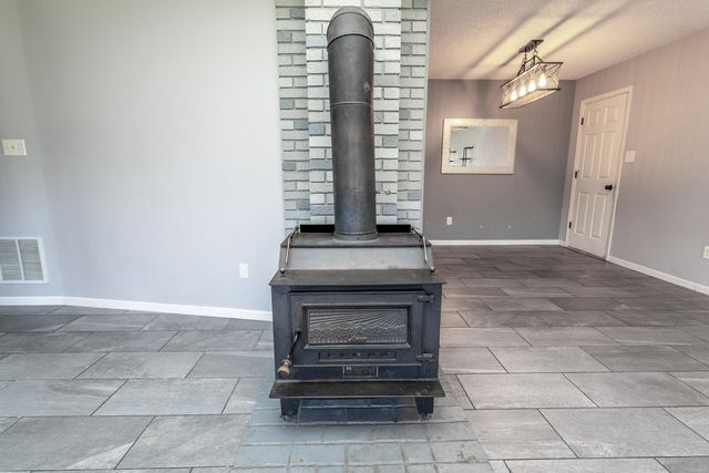 5700 E LEE RD, Hartsburg, MO 65039