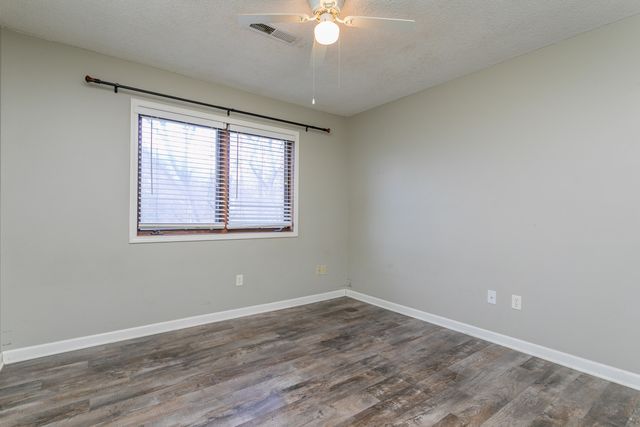 5700 E LEE RD, Hartsburg, MO 65039