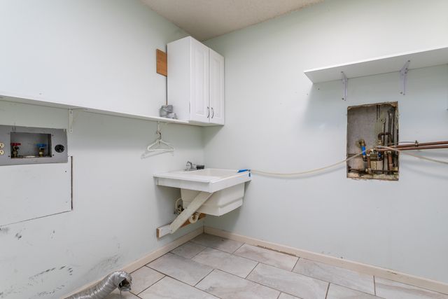 5700 E LEE RD, Hartsburg, MO 65039