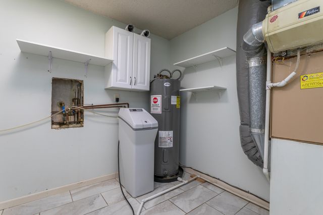 5700 E LEE RD, Hartsburg, MO 65039