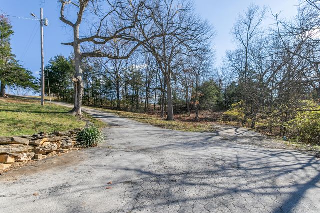 5700 E LEE RD, Hartsburg, MO 65039