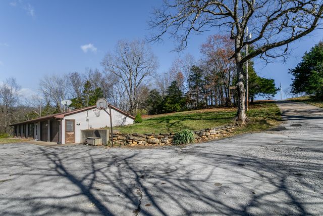 5700 E LEE RD, Hartsburg, MO 65039