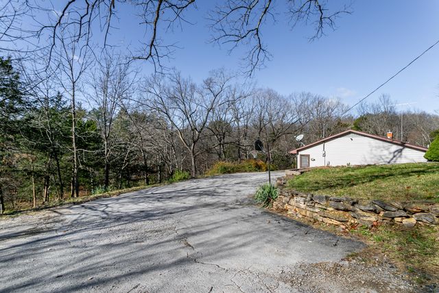 5700 E LEE RD, Hartsburg, MO 65039