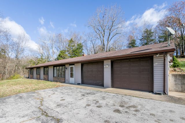 5700 E LEE RD, Hartsburg, MO 65039