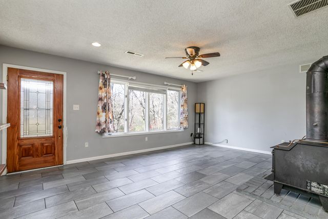 5700 E LEE RD, Hartsburg, MO 65039