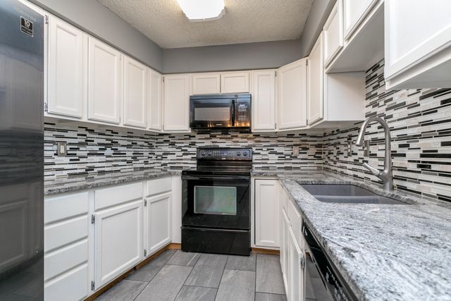 5700 E LEE RD, Hartsburg, MO 65039