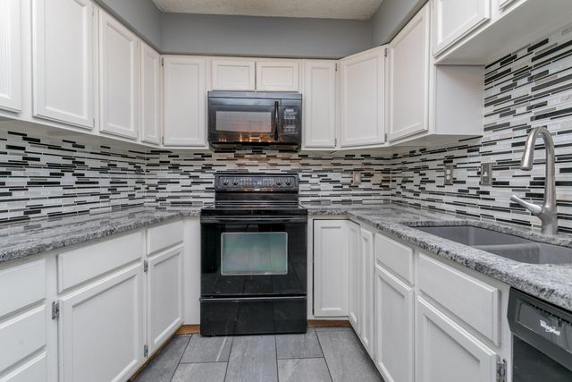 5700 E LEE RD, Hartsburg, MO 65039